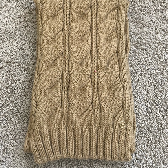 Michael Kors Beige Cable Knit Scarf - Picture 2 of 2